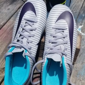 Women's nike cleats